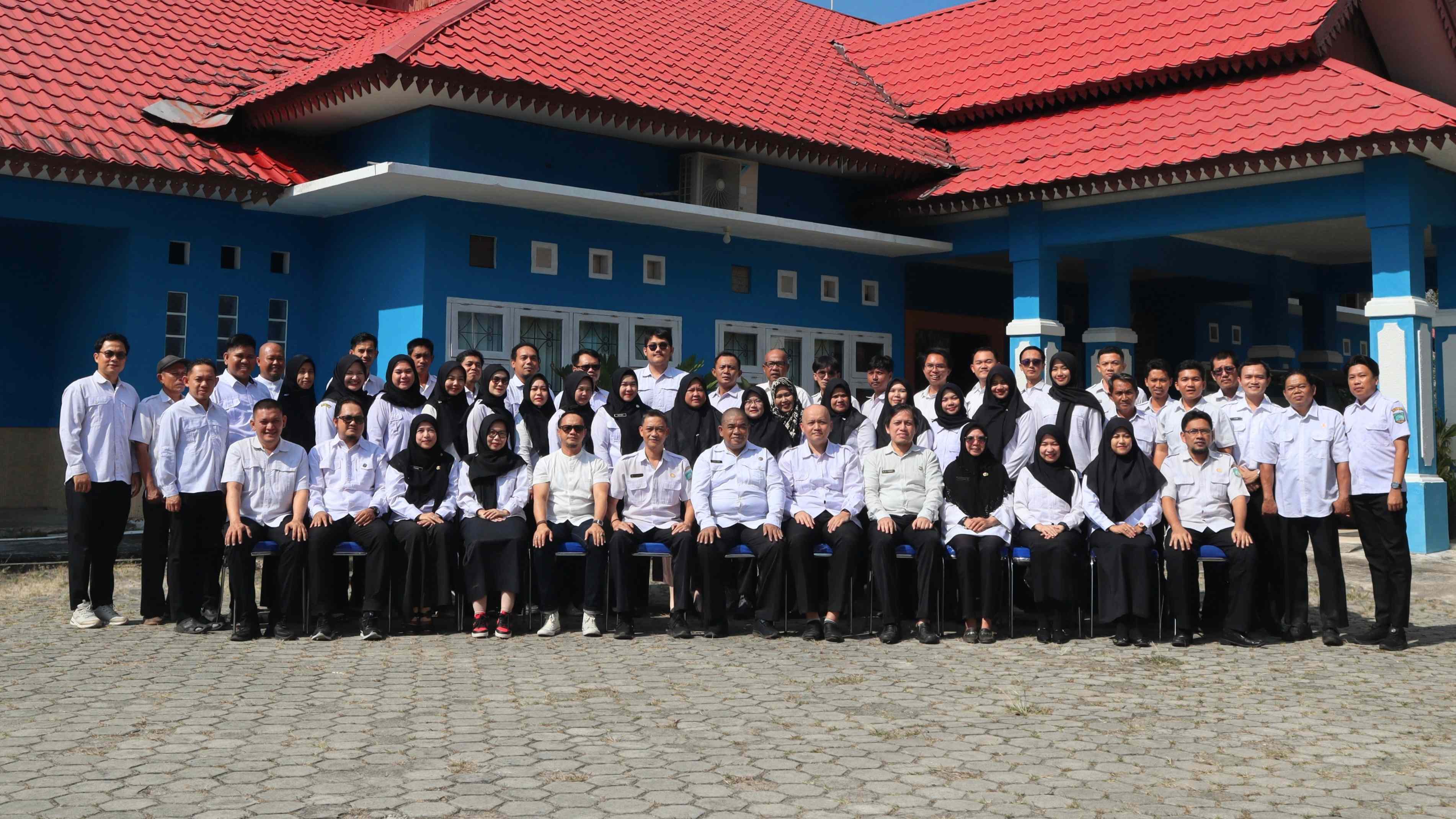FOTO BERSAMA PEGAWAI DISKOMINFO