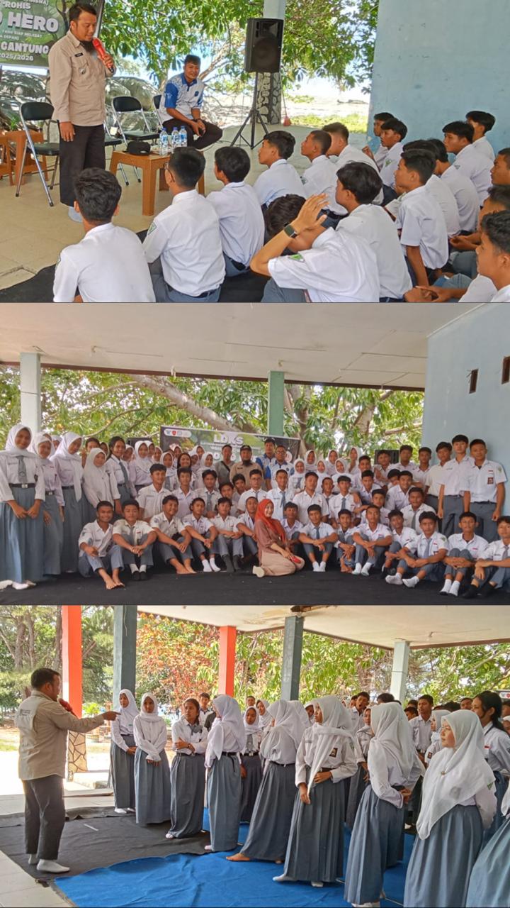 CAMAT SIMPANG PESAK MENGISI MATERI LDKS SMA N 1 GANTUNG DI PANTAI PUNAI TANJUNG KELUMPANG
