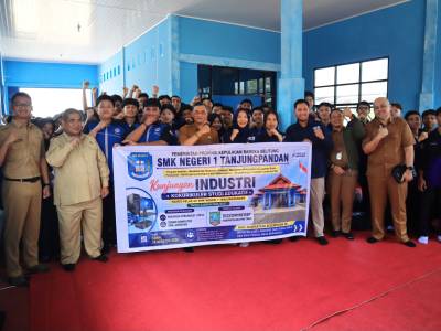 Diskominfo SP Beltim Buka Gambaran Dunia Kerja IT bagi Siswa SMKN 1 Tanjungpandan