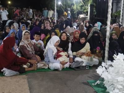 Tradisi Tambul Warnai Peringatan Maulid Nabi Muhammad SAW di Masjid Al-Istiqomah Manggar