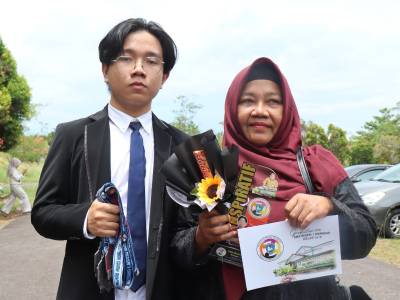 Luar Biasa, Siswa SMA N 1 Ini Lulus dengan Prestasi Gemilang