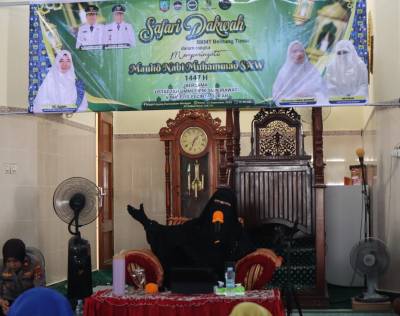 Safari Dakwah Maulid Nabi 1447 H, Ustadzah Ummi Pipik Ajak Jamaah Teladani Akhlak Rasulullah